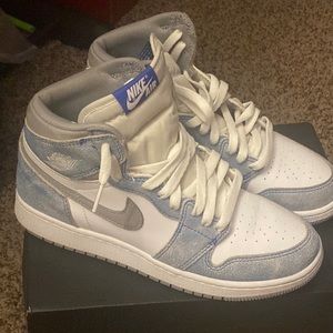 Size 7 Nike Jordan’s worn a few times still in good condition!